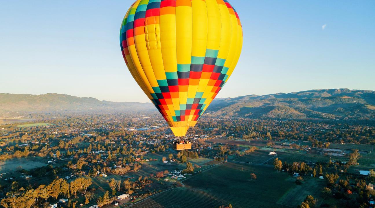 hot air balloon above sonoma county
