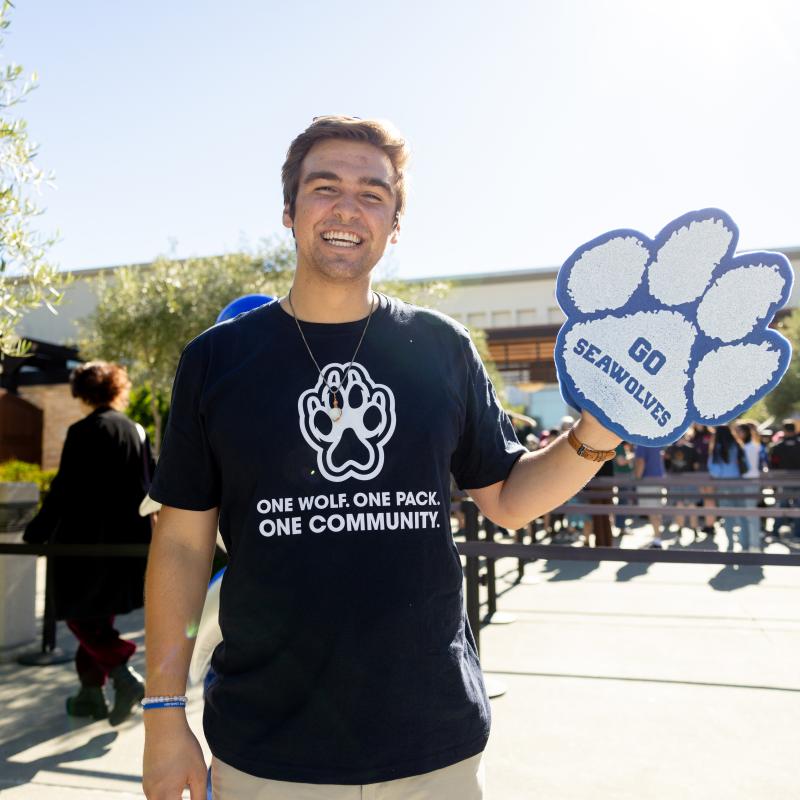 recruiter holding a foam wolf paw