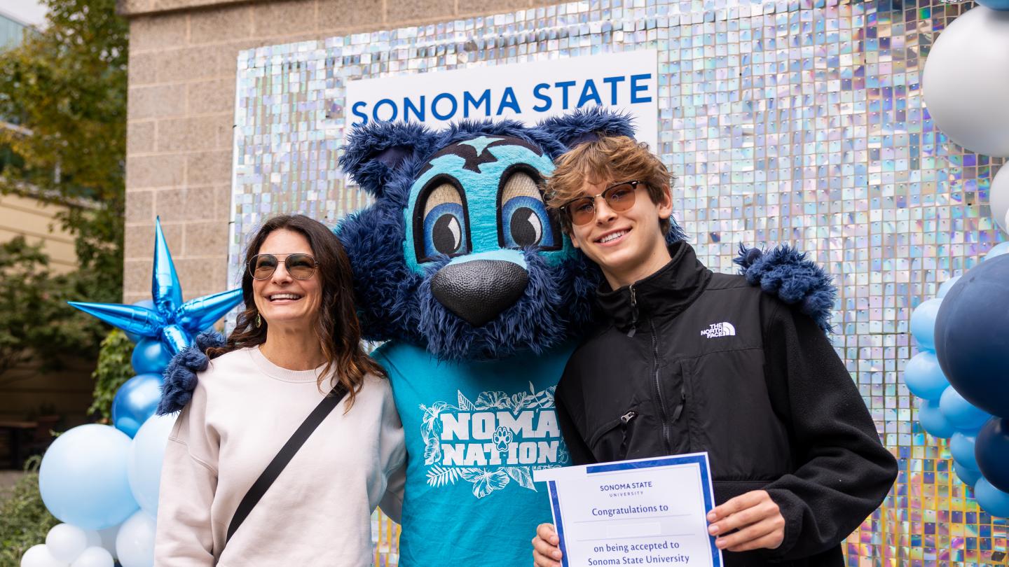 Parent and student with lobo smiling