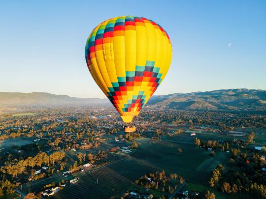 hot air balloon above sonoma county