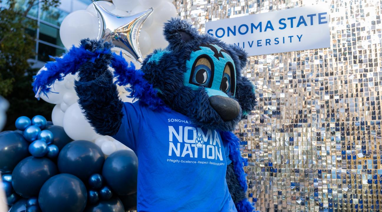Lobo dancing