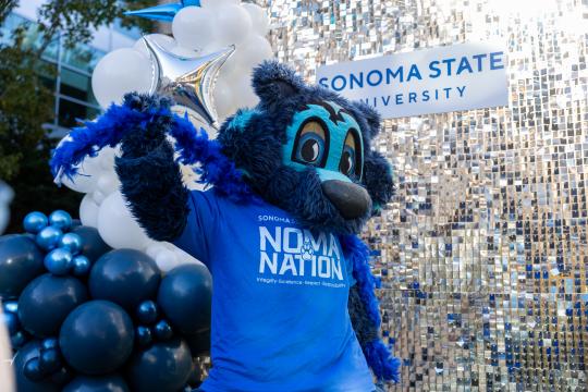 Lobo dancing